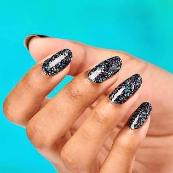 Color Street RETIRED Holidaze Glitter Nail set - Picture 3 of 10